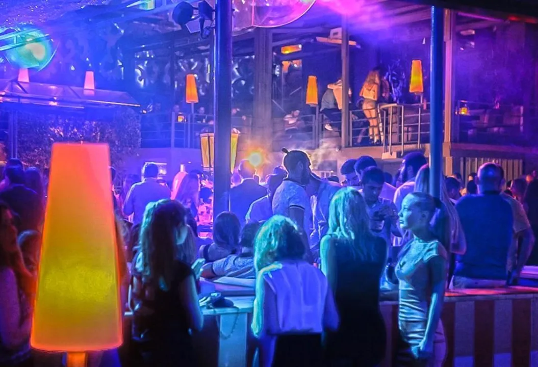 Istanbul's Nightlife: From Traditional Taverns to Cutting-Edge Clubs